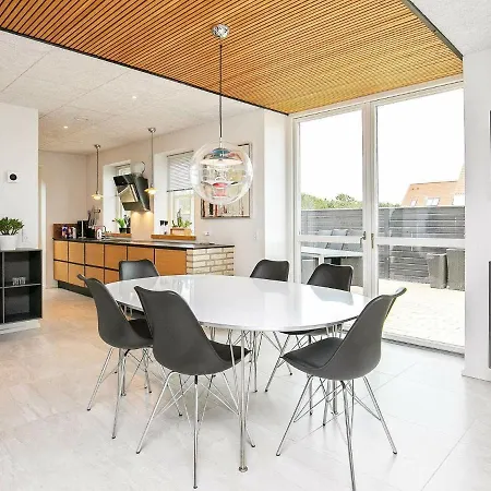 8 Person Holiday In L Kken